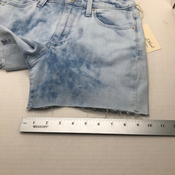 Universal Thread Women's Size 2 High Rise Midi Short Blue Denim Light Acid Wash - Picture 10 of 16